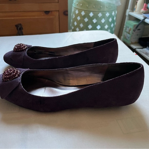 Etienne Aigner Purple Suede Slip On With Bling Flower Ballet Flats Wmns Sz 8.5M - Picture 4 of 8